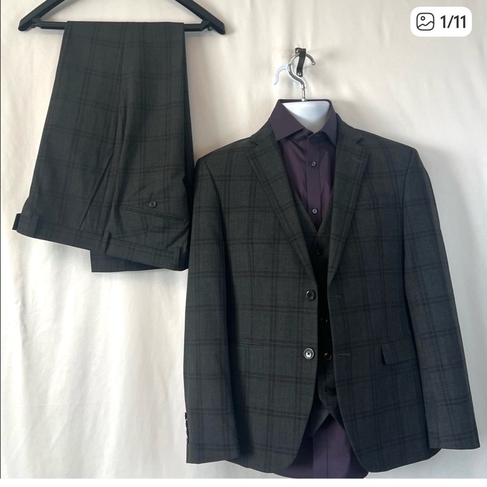 Egara  skinny fit stretch three piece with shirt 38s